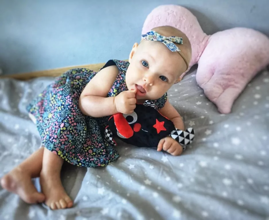 Hencz Toys. Szeleścik z gwiazdką. Czarny - tantis.pl