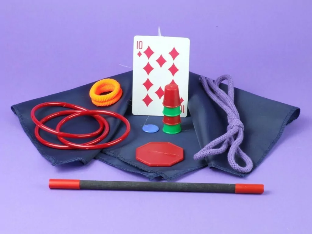 Mały Magik 18 trików ABINO - tantis.pl