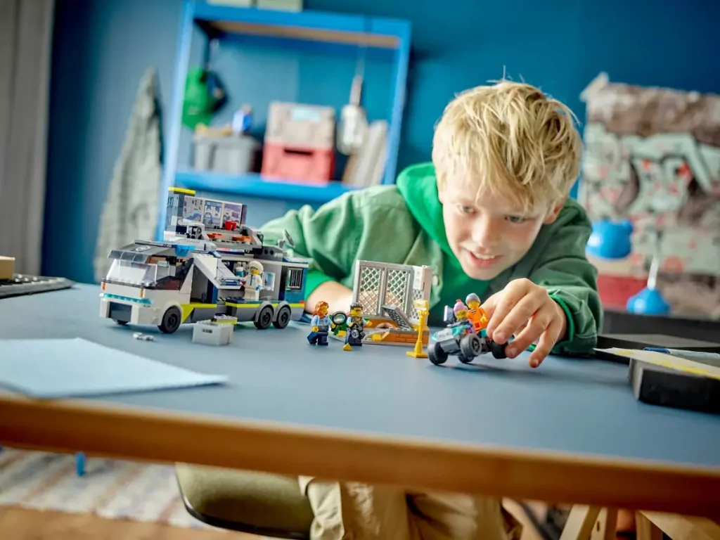 LEGO® CITY. Policyjna ciężarówka z laboratorium kryminalnym 60418 - tantis.pl