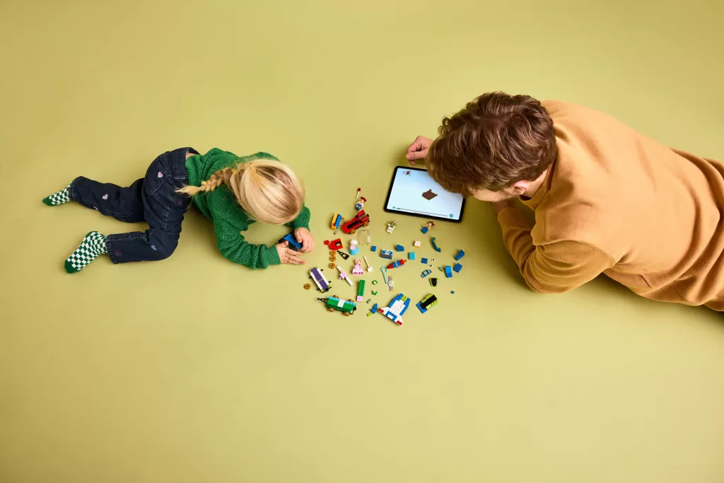 LEGO® Disney. Toy Story — Okolicznościowy pociąg i Pan Sterowany 43264 - tantis.pl