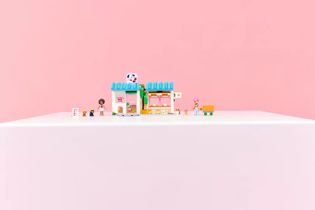 LEGO® Friends.  Piekarnia z psimi przysmakami 42677 - tantis.pl