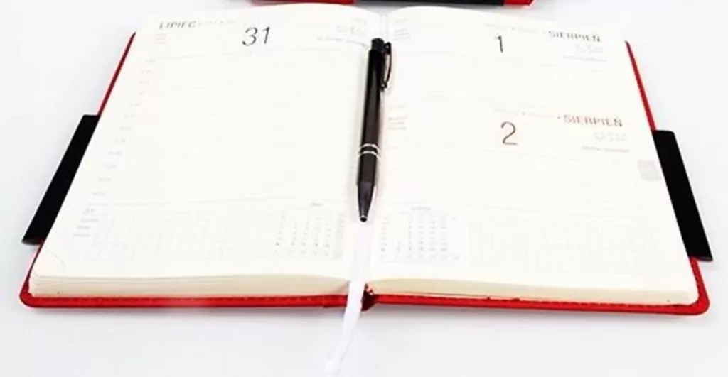 KALENDARZ KSIAZ A5 OPR TW DZIENNY SATURN CZE OPS - tantis.pl