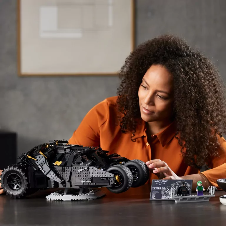 LEGO® DC Comics Super Heroes. Batmobil Tumbler. 76240 - tantis.pl