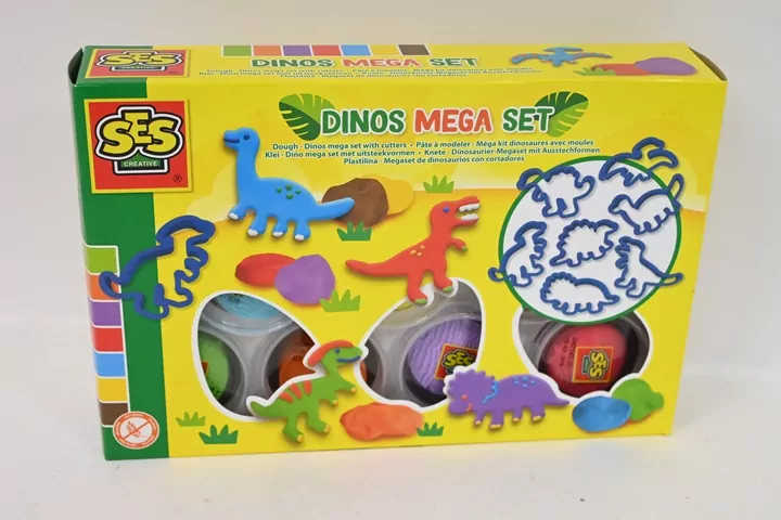 Ciasto zestaw dinozaurów mega z foremkami - tantis.pl