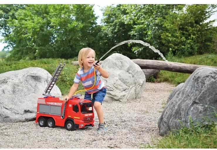 Wóz strażacki Mercedes. Giga Trucks - tantis.pl