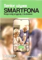 Senior używa smartfona - tantis.pl