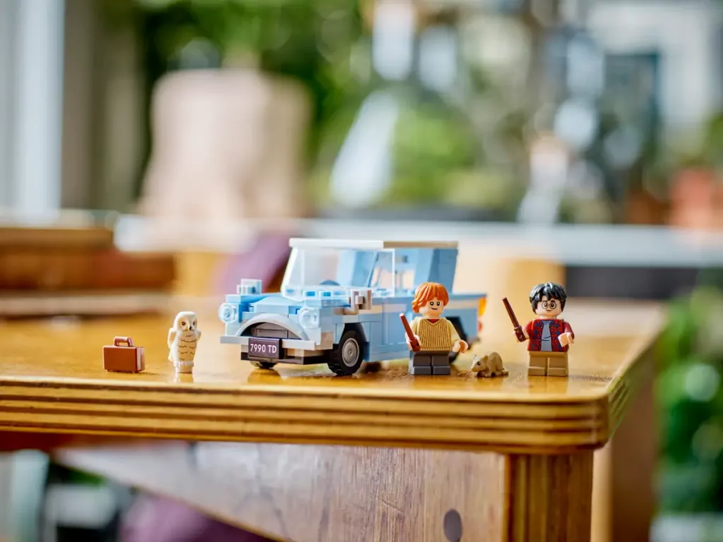 LEGO® Harry Potter. Podróż Harry'ego i Rona w Latającym Fordzie Anglia 76424 - tantis.pl