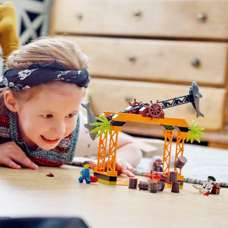 LEGO® City Stunt. Wyzwanie kaskaderskie: atak rekina. 60342 - tantis.pl