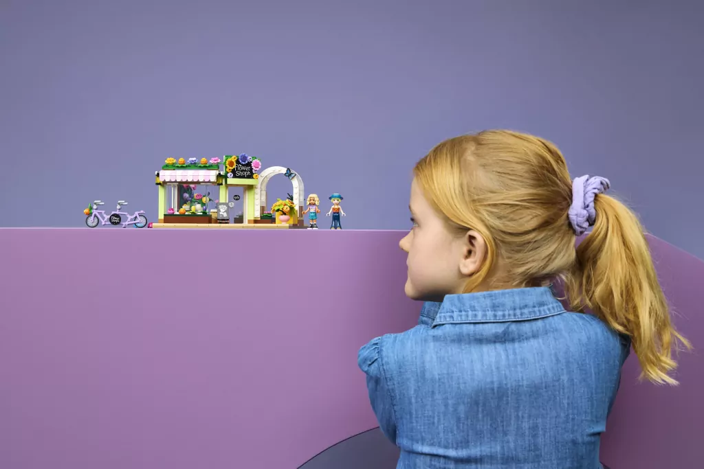 LEGO® Kreatywna kwiaciarnia 42693 - tantis.pl