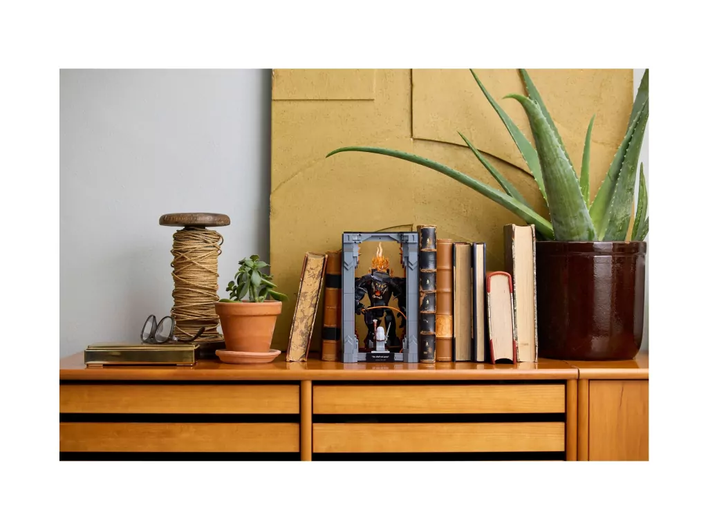 LEGO® Icons. Władca pierścieni: Book nook z Balrogiem 10367 - tantis.pl