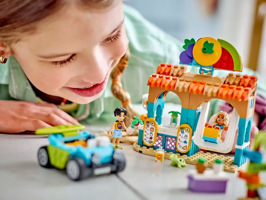 LEGO® Friends. Plażowa budka z koktajlami. 42625 - tantis.pl