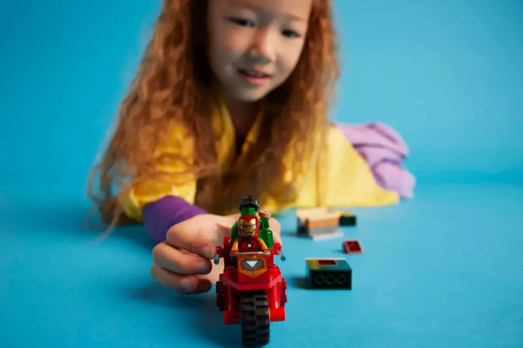 LEGO® Marvel. Iron Man z motocyklem i Hulk 76287 - tantis.pl