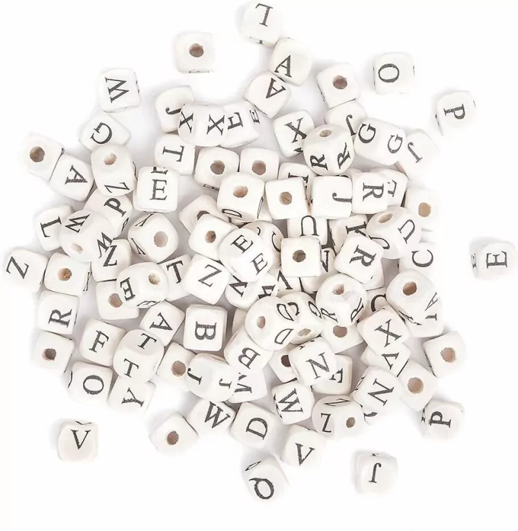 Koraliki drewniane litery 100szt - tantis.pl