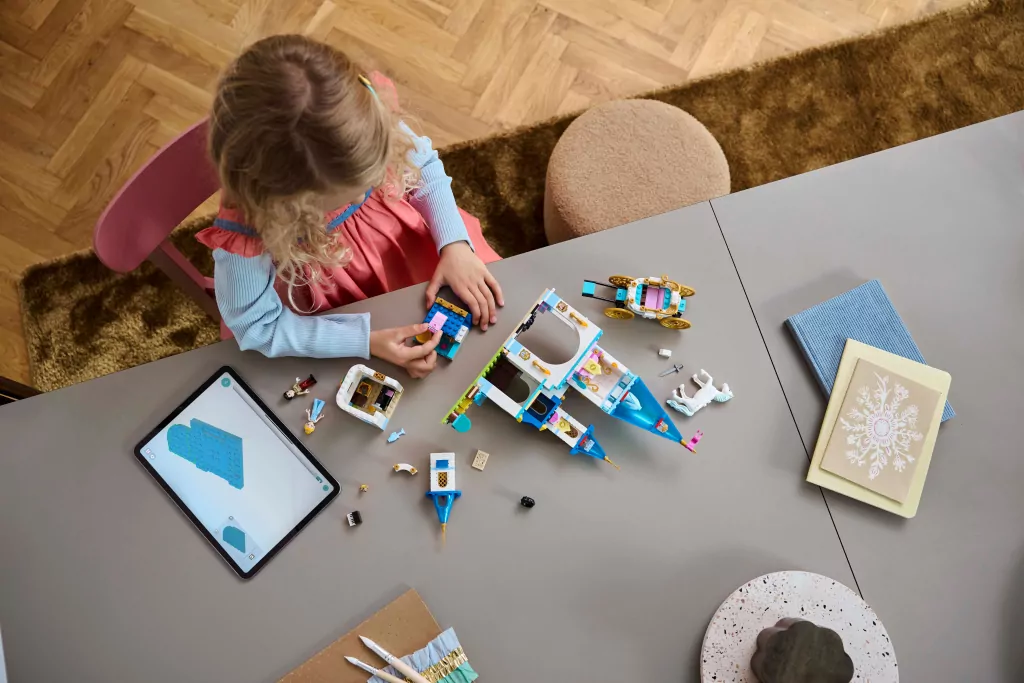 LEGO® Zamek Kopciuszka i kareta 43275 - tantis.pl