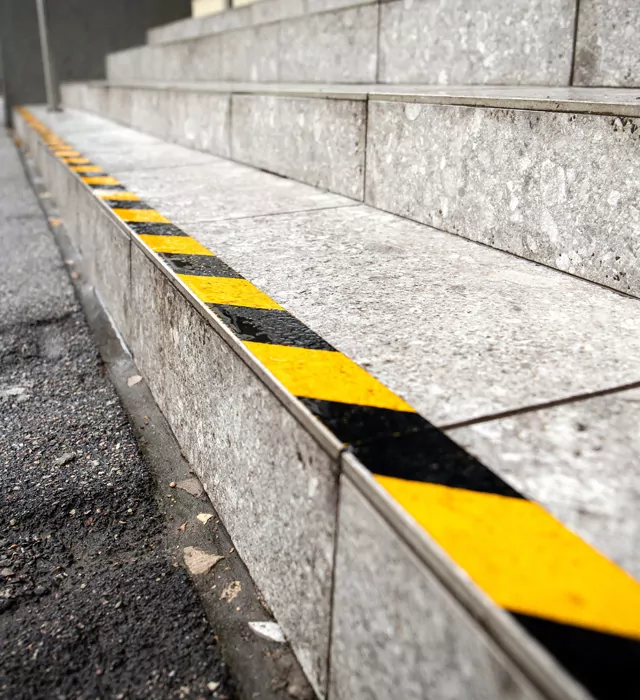 Taśma ostrzegawcza samoprzylepna czarno-żółta - tantis.pl