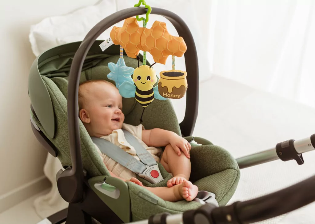 Zawieszka pszczółka na łące - tantis.pl