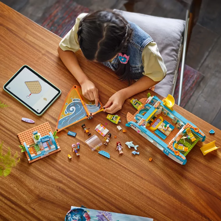 LEGO® Friends. Przygoda na łodzi 42664 - tantis.pl