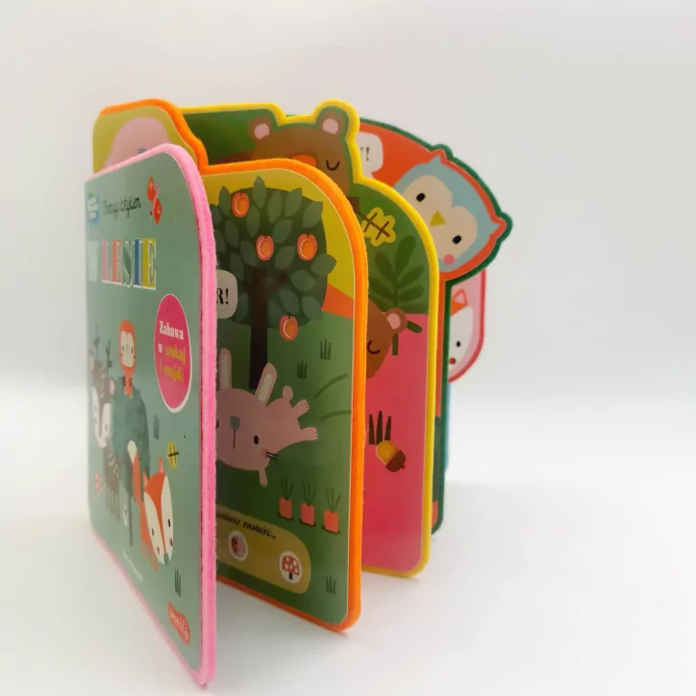 W lesie. Akademia Mądrego Dziecka. Poznaję dotykiem. Zabawa w szukaj i znajdź - tantis.pl