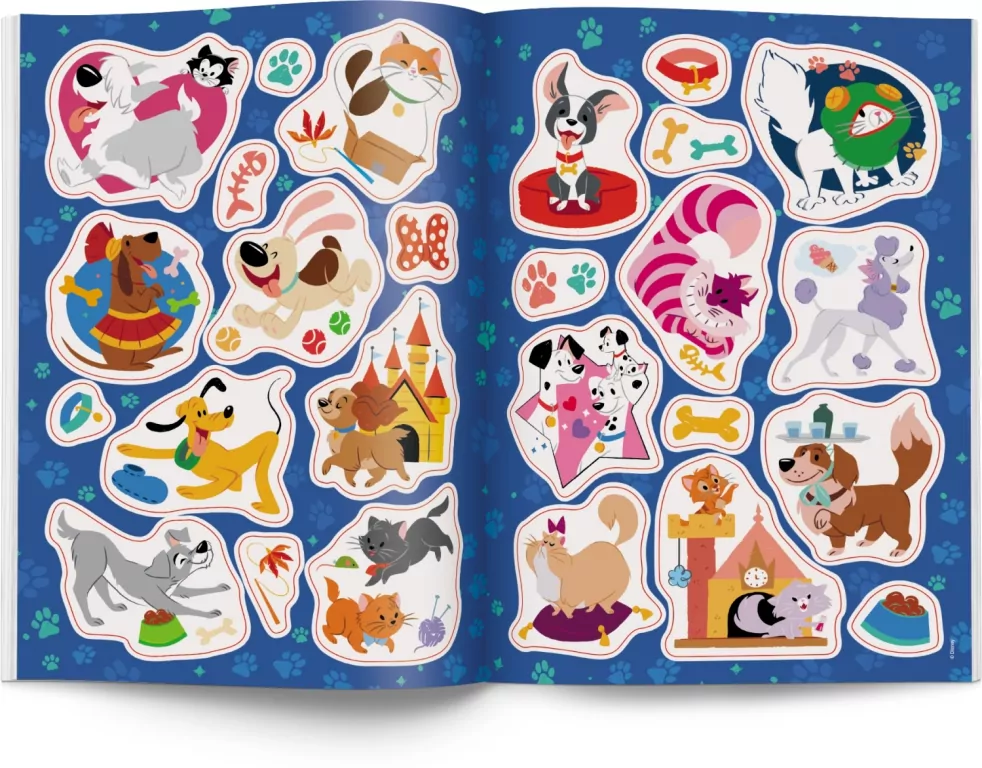 Disney Psy & Koty. Kolorowanka z naklejkami - tantis.pl