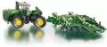 Traktor z rozrzutnikiem. John Deere - tantis.pl
