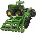 Traktor z rozrzutnikiem. John Deere - tantis.pl