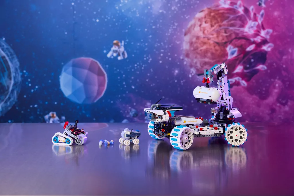 LEGO® Technic. Kosmiczny łazik księżycowy Lunar Outpost™ 42211 - tantis.pl