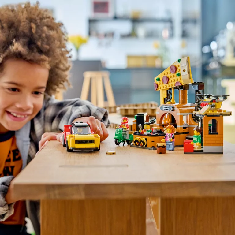 LEGO® Dostawa pizzy z pojazdami 60496 - tantis.pl