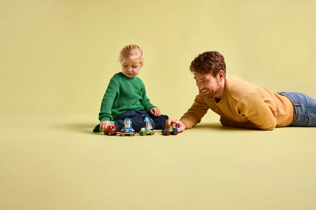 LEGO® Disney. Toy Story — Okolicznościowy pociąg i Pan Sterowany 43264 - tantis.pl