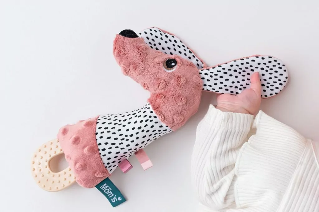 Piszczek z gryzakiem. Jamiś pastelowy róż - tantis.pl