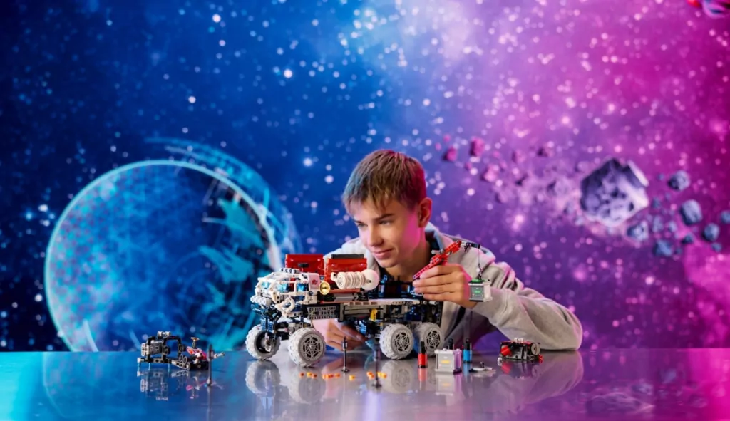 LEGO® Technic. Marsjański łazik eksploracyjny. 42180 - tantis.pl