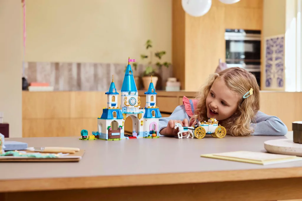 LEGO® Zamek Kopciuszka i kareta 43275 - tantis.pl