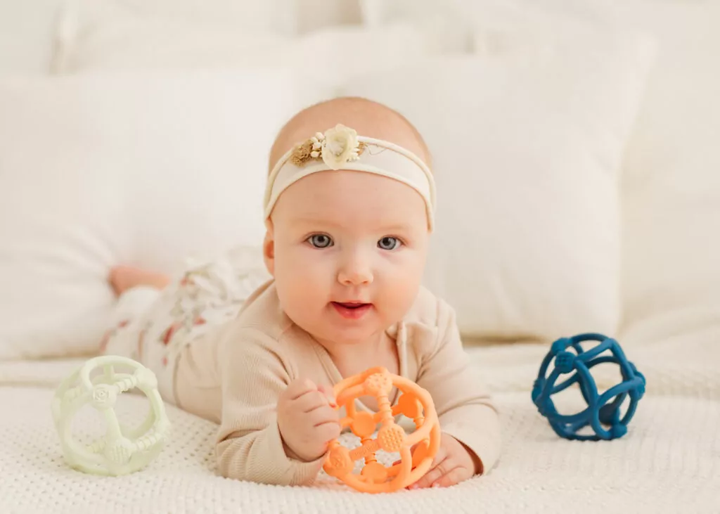 Gryzak dla dzieci piłka brzoskwiniowa - tantis.pl