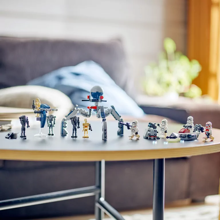 LEGO® Star Wars™. Zestaw bitewny z żołnierzem armii klonów™ i droidem bojowym™ - tantis.pl