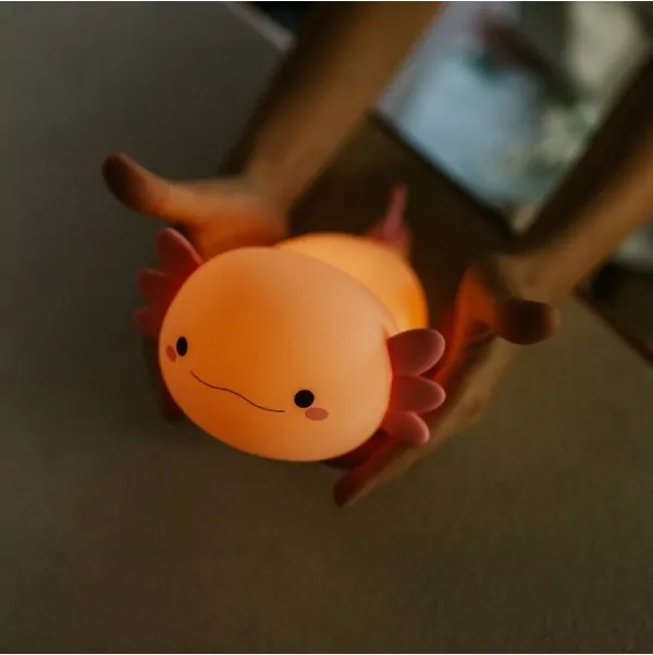 Lampka nocna LED Aksolotl różowy - tantis.pl