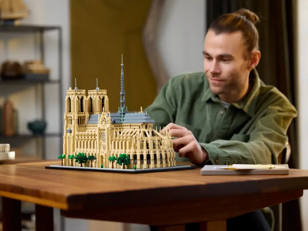 LEGO® Architecture. Notre-Dame w Paryżu. 21061 - tantis.pl