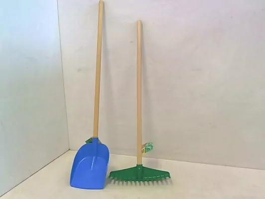 Lena. Łopatka, grabki