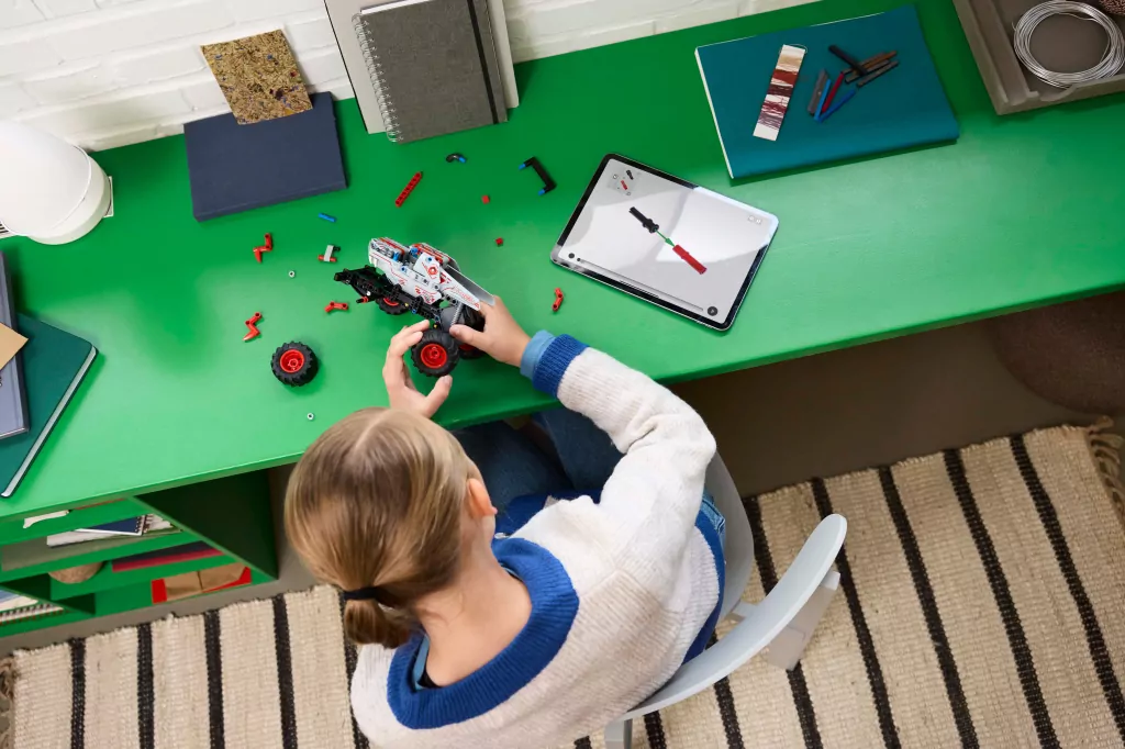 LEGO® Monster Jam™ ThunderROARus™ z napędem typu pull-back 42200 - tantis.pl