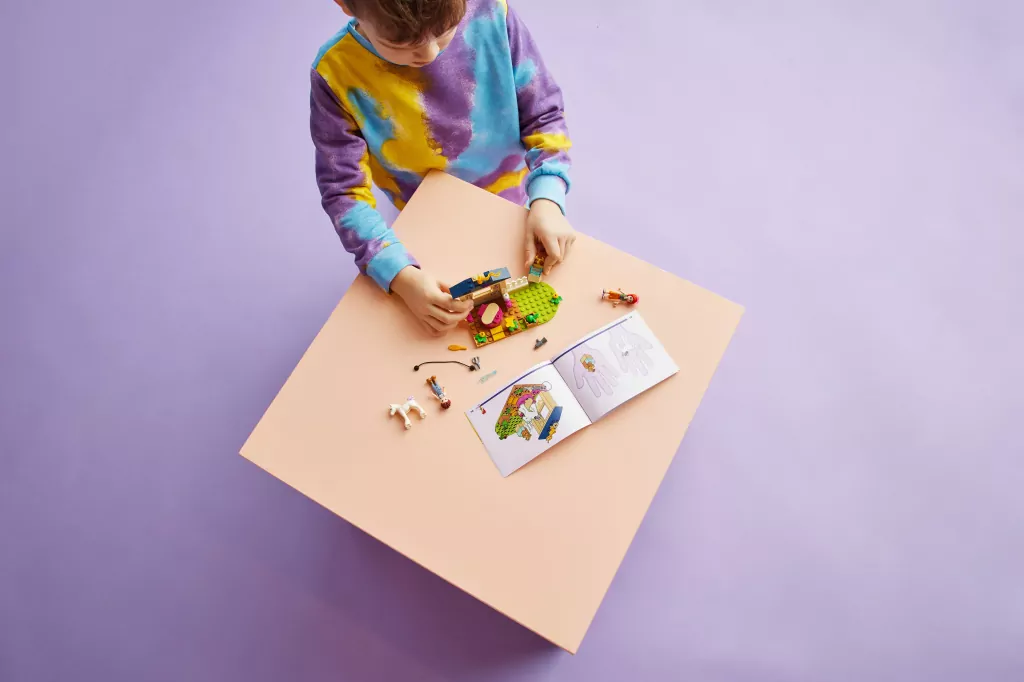 LEGO® Friends. Kąpiel dla kucyków w stajni. 41696 - tantis.pl