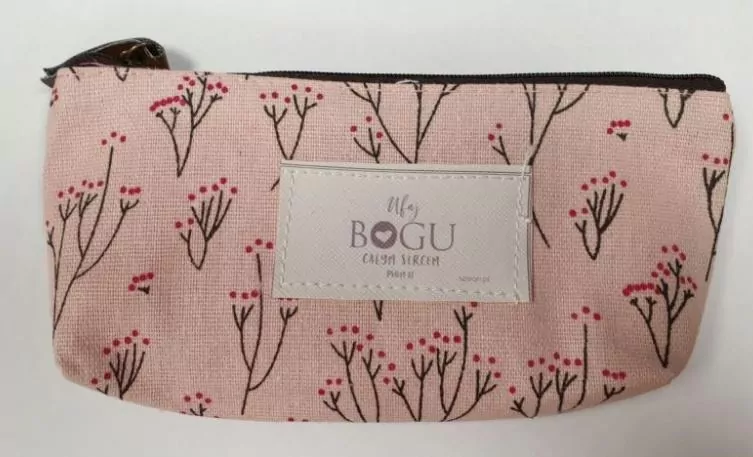 Kosmetyczka/piórnik - Ufaj Bogu - tantis.pl