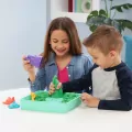 Kinetic Sand. Piasek z foremkami zielony - tantis.pl