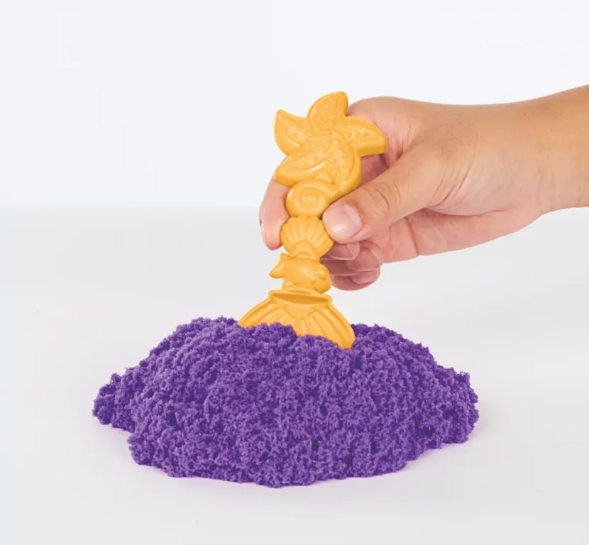 Kinetic Sand. Piasek z foremkami fioletowy - tantis.pl