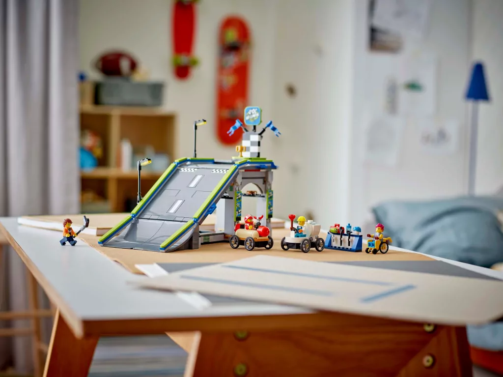 LEGO® Bez granic: tor z rampami dla wyścigówek 60460 - tantis.pl