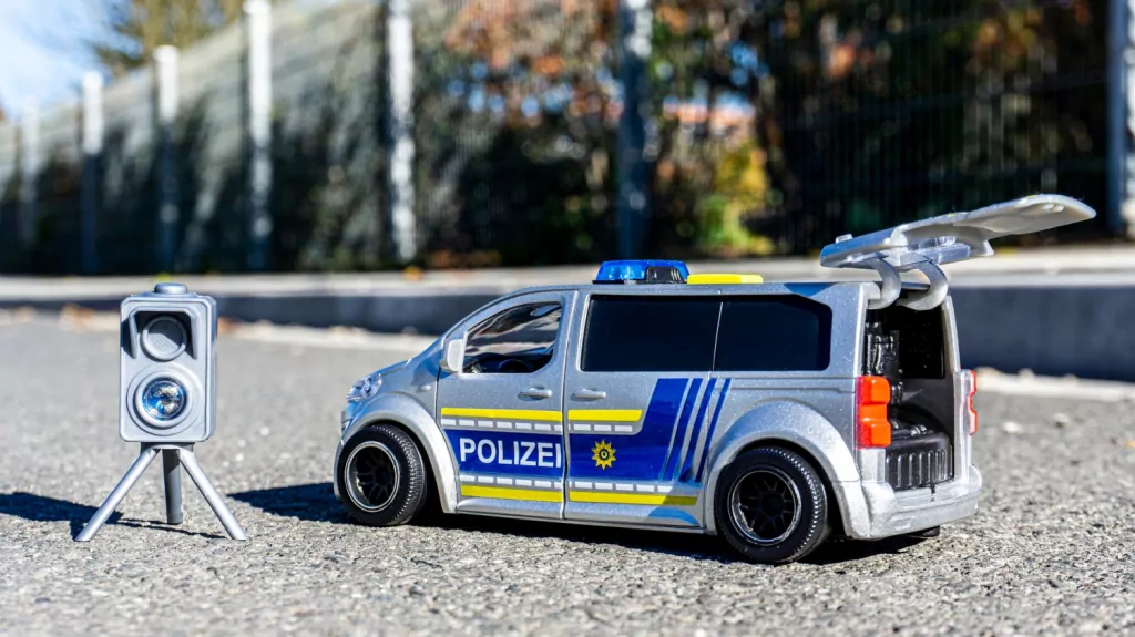 Radiowóz policyjny z fotoradarem SOS 15cm - tantis.pl