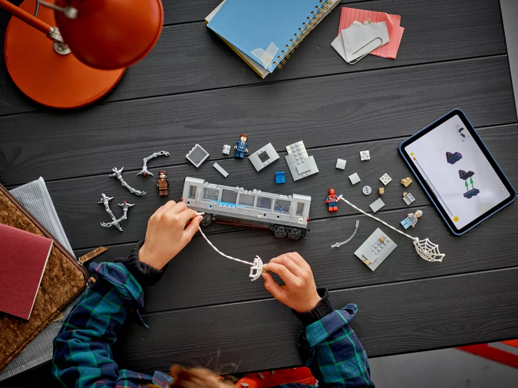 LEGO® Spider-Man kontra Doc Ock — scena w metrze 76321 - tantis.pl