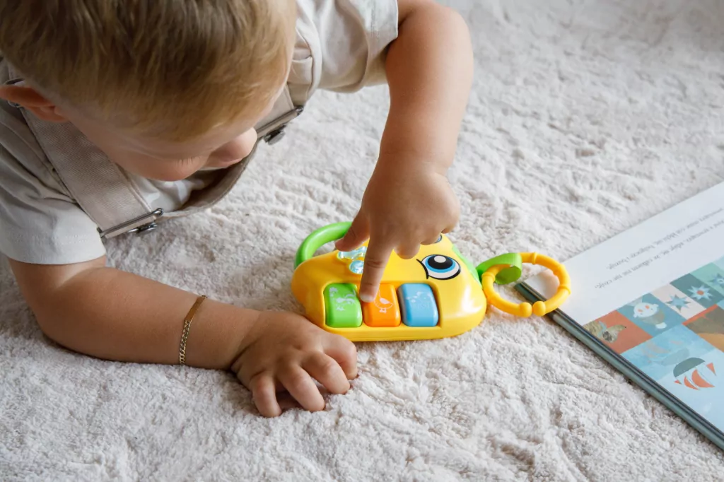 Lisciani Carotina Baby Grzechotka interaktywna Papriko - tantis.pl