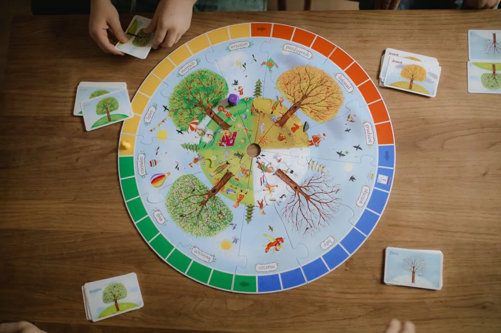 Rok na okrągło. Gra obserwacyjna - tantis.pl