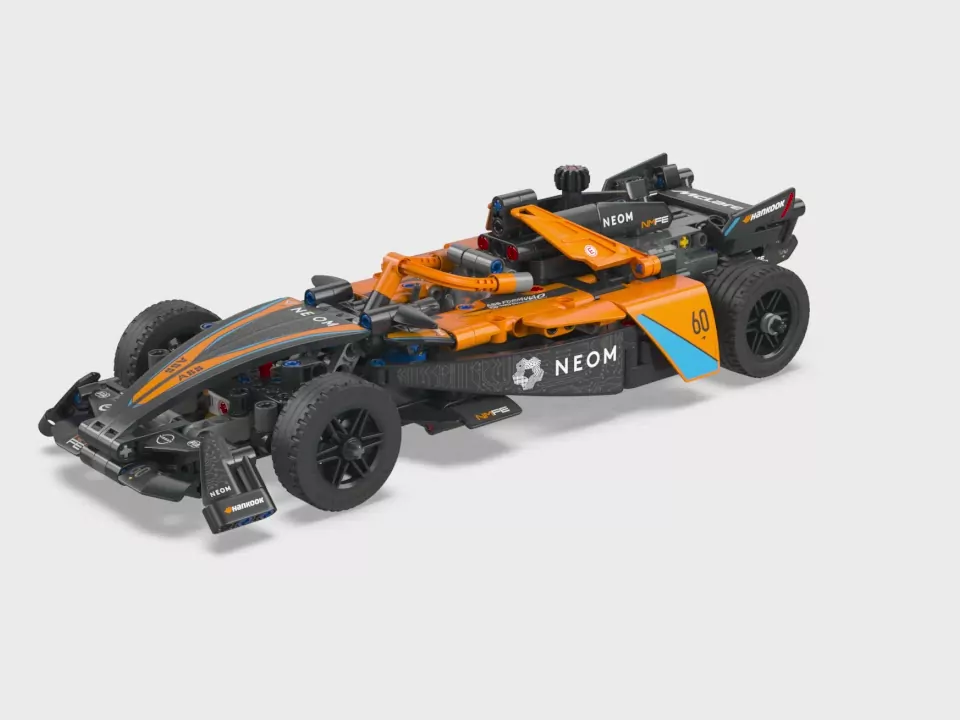 LEGO® Technic. NEOM McLaren Formula E Race Car 42169 - tantis.pl