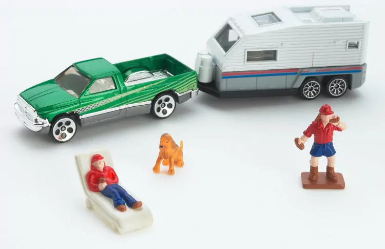 Matchbox. Samochód z przyczepą i akcesoriami - tantis.pl