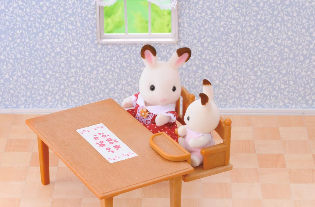Stół i krzesła do jadalni. Sylvanian Families - tantis.pl
