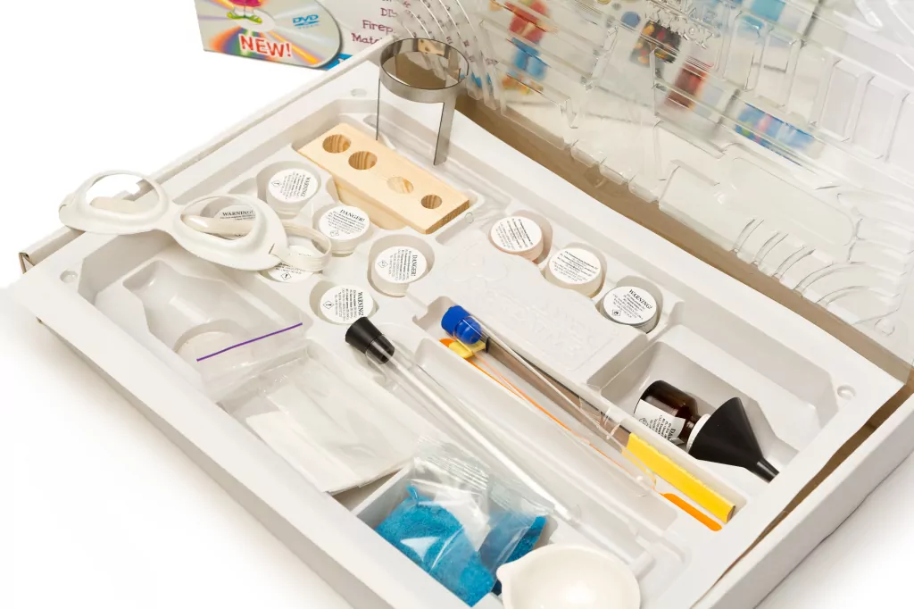 Młody chemik. Zestaw kreatywny - tantis.pl